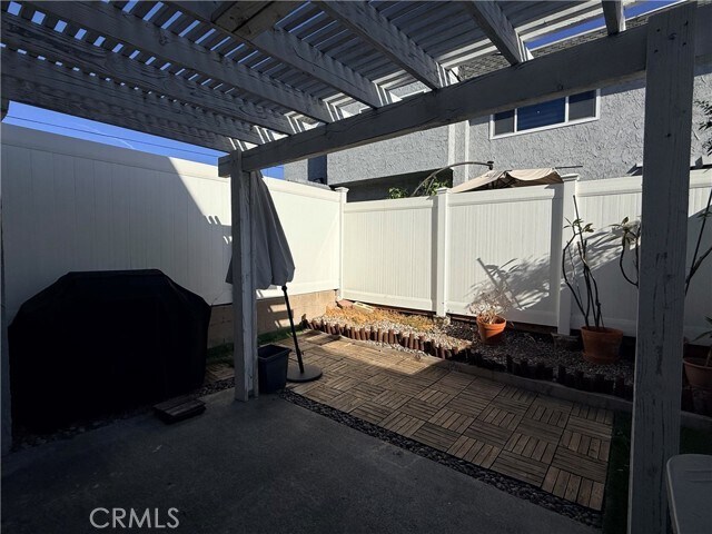 Building Photo - 228 N Kodiak St