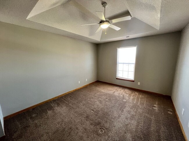 Building Photo - 3 Bed, 1.5 Bath Duplex with Garage and Extra Storage Space!