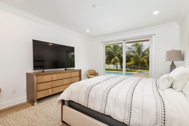 Building Photo - 3317 Embassy Dr