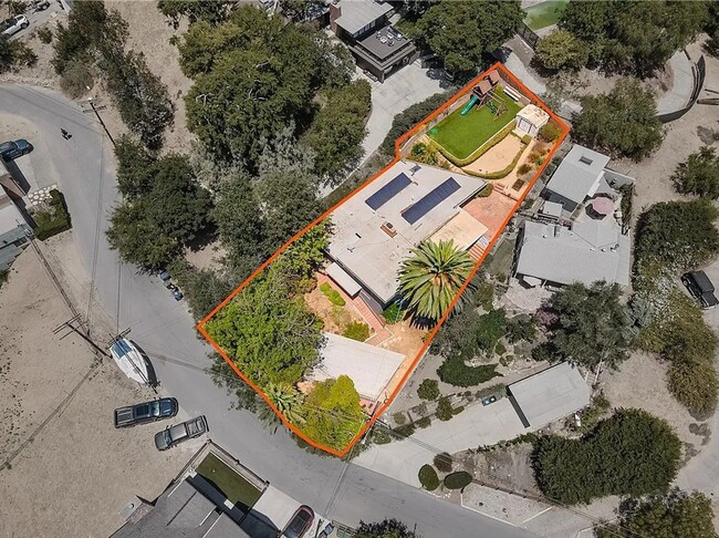 Building Photo - Gorgeous 3 bd 2 ba + Den Single Family hom...
