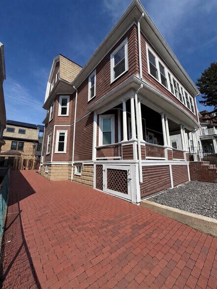 Building Photo - 441 Broadway