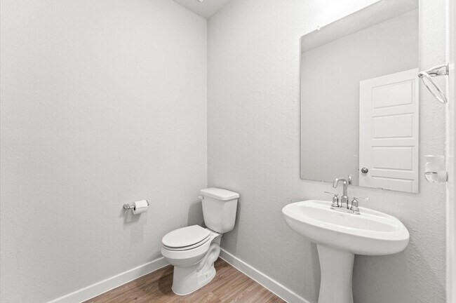Building Photo - 818 Deerhurst Ln
