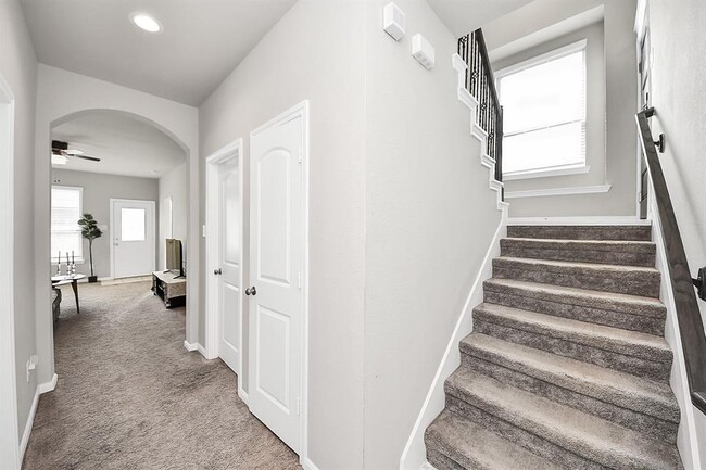 Building Photo - 2518 Terrace Point Dr