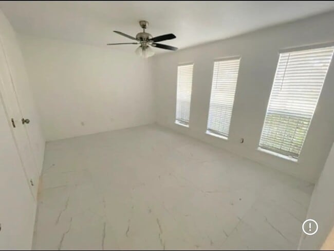 Building Photo - 1808 Saxony Ln