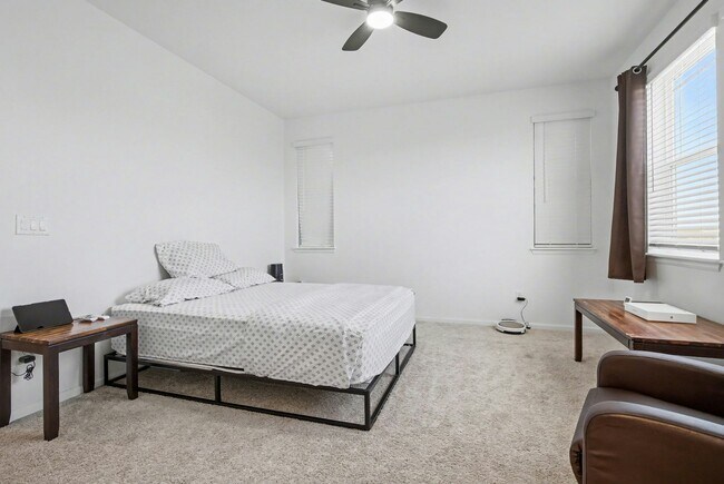 Building Photo - 8731 Snake River St