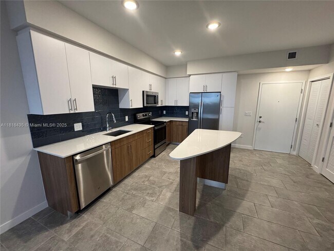 Building Photo - 2500 SW 22nd Terrace