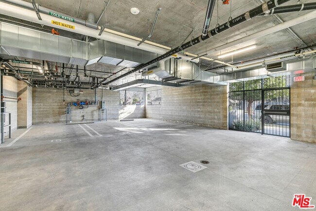 Building Photo - 3567 Chesapeake Ave