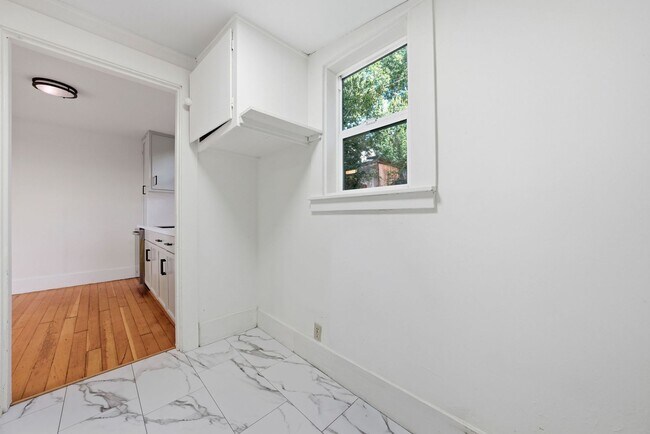 Building Photo - 3 Bed/2.5 Bath Multilevel Home with Amazin...