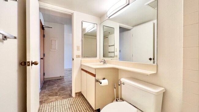 Building Photo - BEAUTIFUL GOLF COURSE VIEWS - SALT LAKE ST...