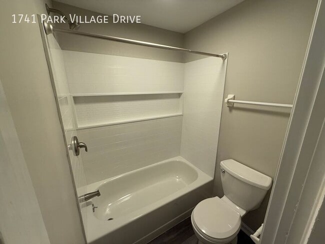 Building Photo - 1741 Park Village Dr