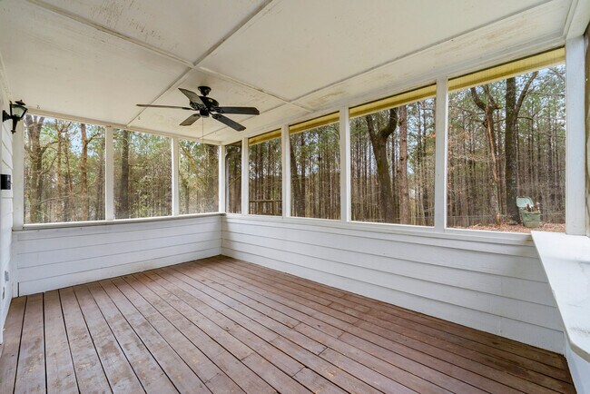 Building Photo - 249 Tony Trl SE