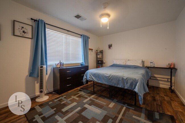 Building Photo - Fresno Westside Apt, 2BR/1BA, Shaw/Marks - Lots of Amenities