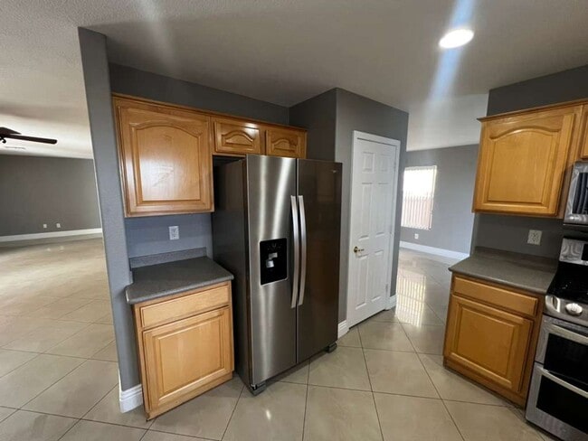 Building Photo - Must see 2 story 4 bed/3 bath home in the heart of SUMMERLIN