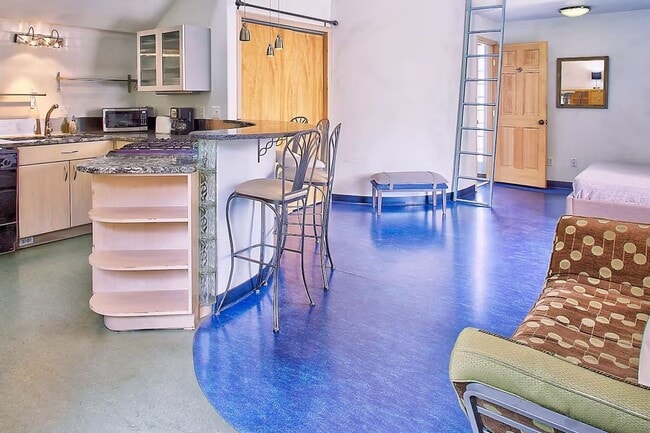 Building Photo - Unique Carriage House in Historic Congress Park