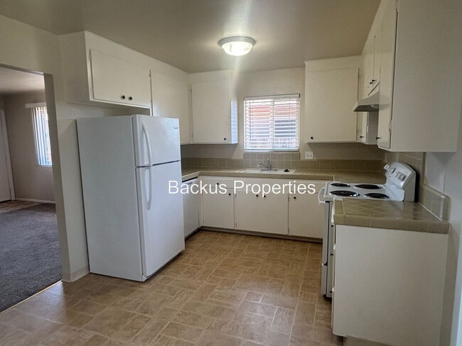 Building Photo - 476 Belmont Dr