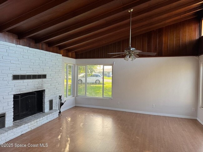 Building Photo - 2530 Vernon Dr NE