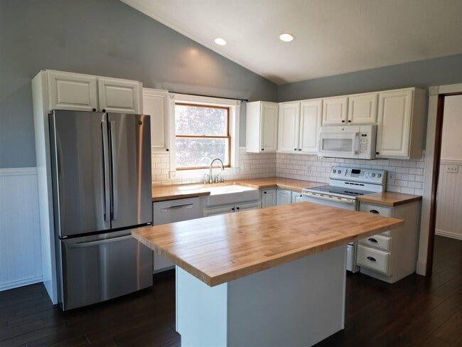 Building Photo - Spacious 5BR Retreat Minutes from Downtown Boyne City