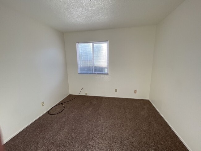 Building Photo - (OTM) 520-550 Summer [PRM: Marlene] (4)