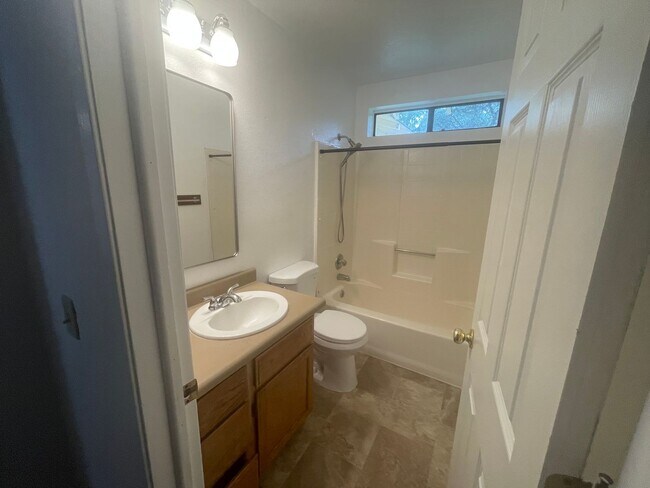 Building Photo - 138 Patterson Ct