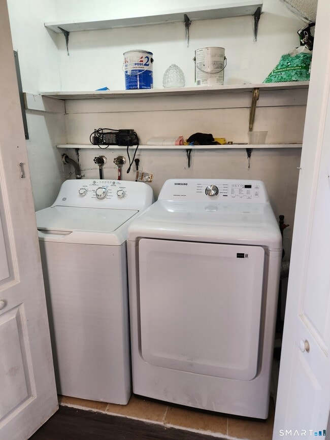 Building Photo - 164 Meadowview Ave