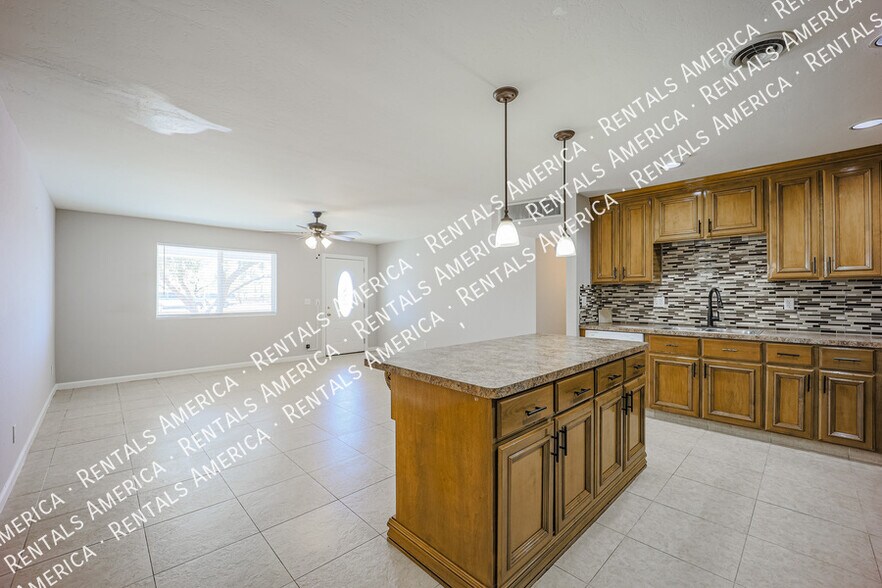 Building Photo - 614 N 74th St