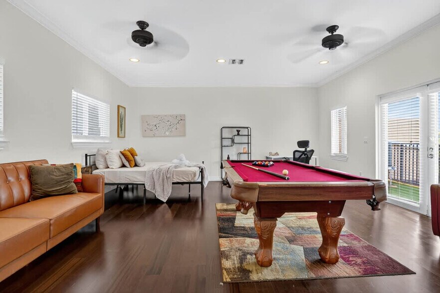 Building Photo - 1705 NE 11th St