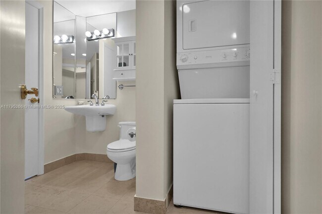 Building Photo - 4775 Collins Ave