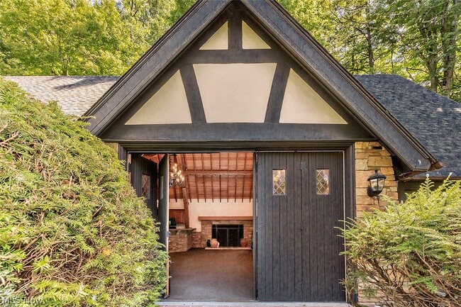 Building Photo - 7020 S Woodland Rd