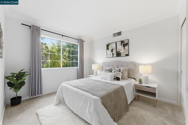 Building Photo - 601 Ambience Way