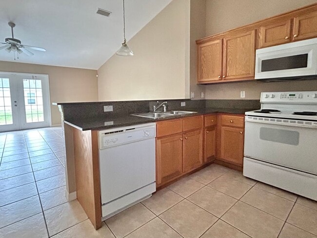 Building Photo - R# 5900-P