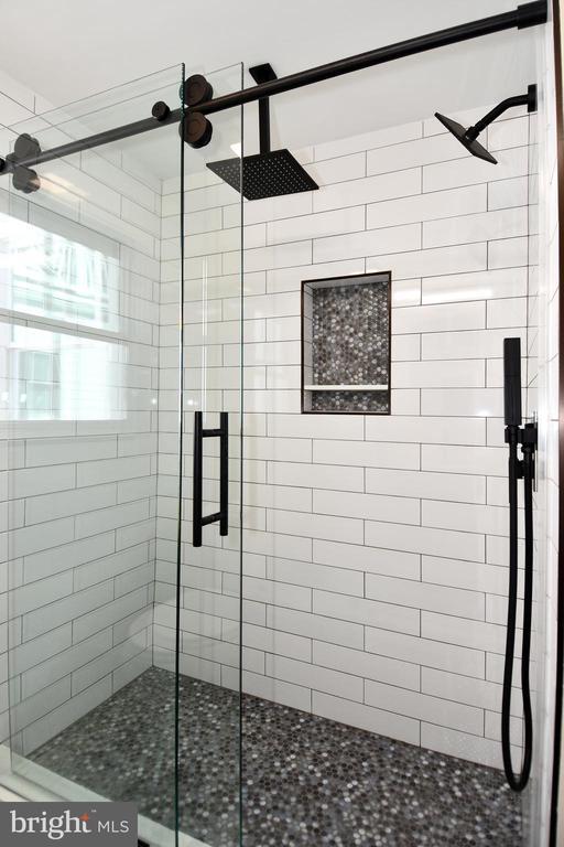 Building Photo - 216 S Henry St