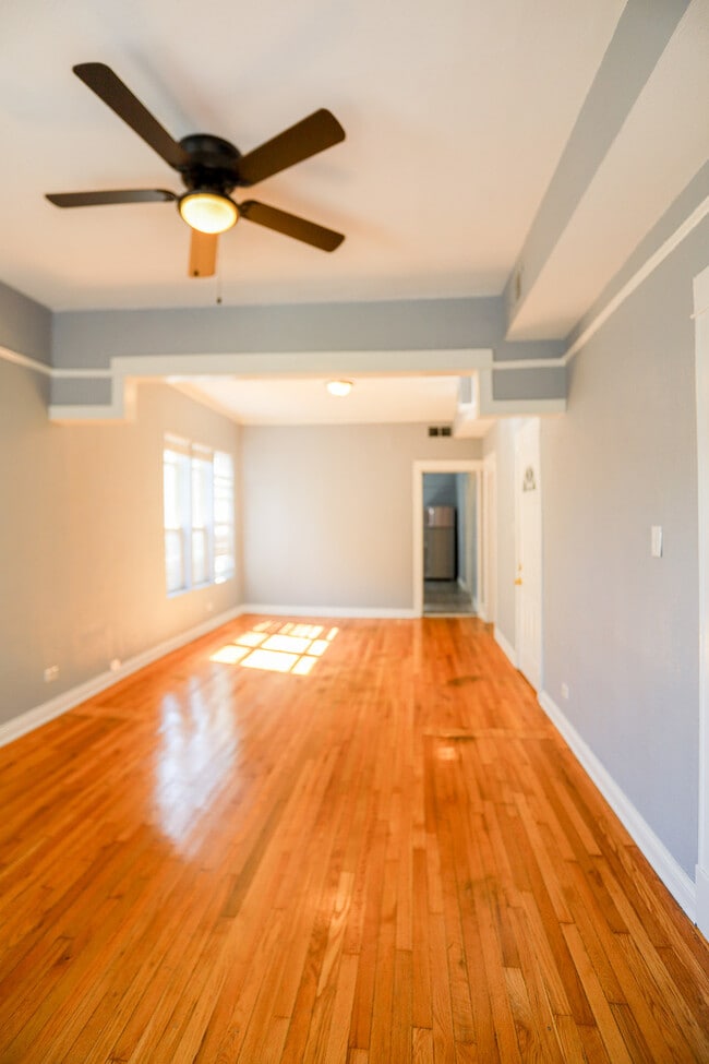 Building Photo - 3525 W Dickens Ave