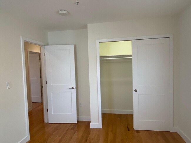 Building Photo - 15 Kelley Ct