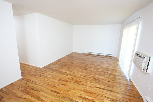 Building Photo - Seacrest Apartments