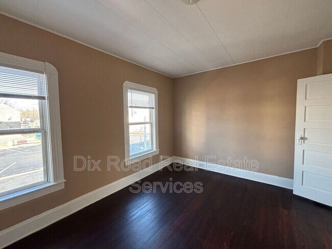 Building Photo - 8 S 1st St