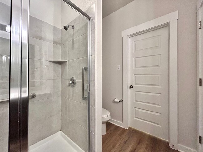 Building Photo - Spacious 3-Bed, 2-Bath Home with 2-Car Gar...