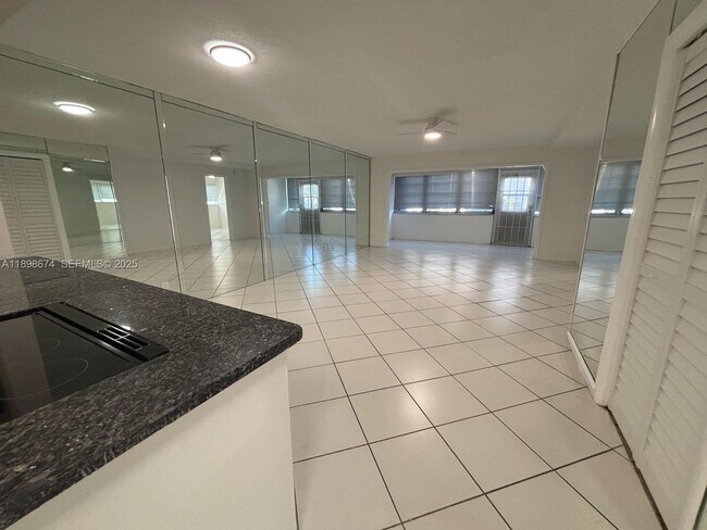 Building Photo - 215 SE 3rd Ave