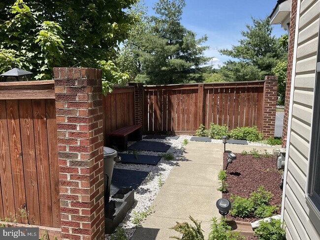 Building Photo - 117 Leather Fern Way