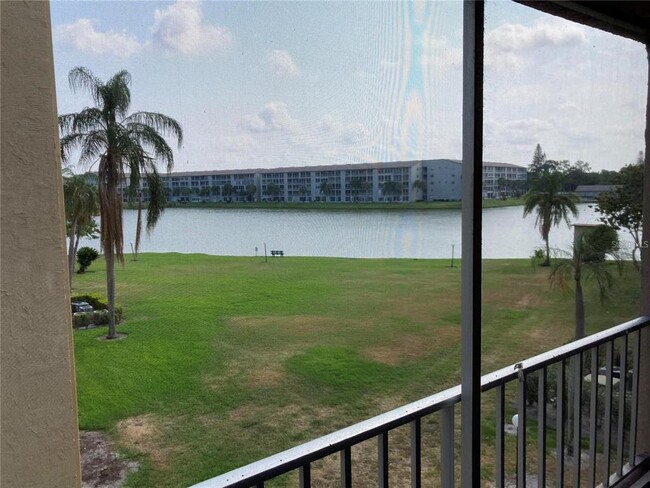 Building Photo - 3905 Lake Bayshore Dr