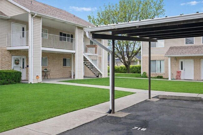 Building Photo - 720 E 1500 S