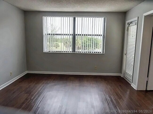 Building Photo - 708 Executive Center Dr