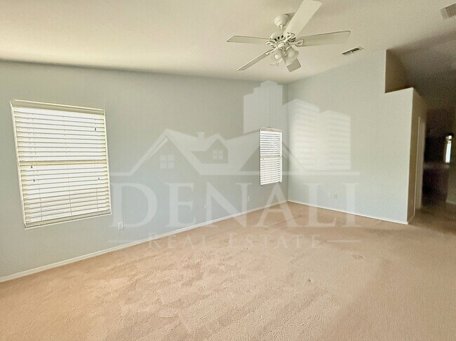 Building Photo - 1845 E Aloe Pl