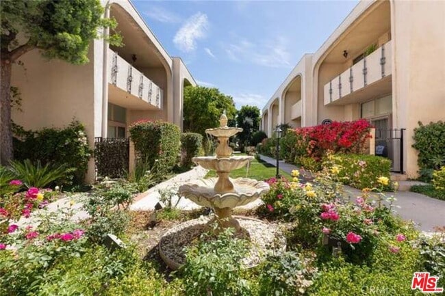 Building Photo - 5310 Lindley Ave