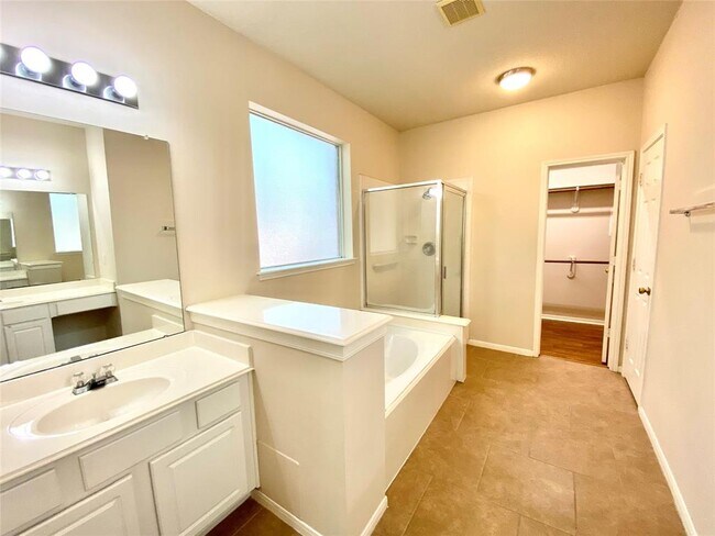 Building Photo - 127 N Willow Point Cir
