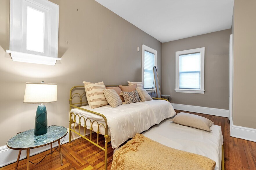 Building Photo - 217 Norwood Ave