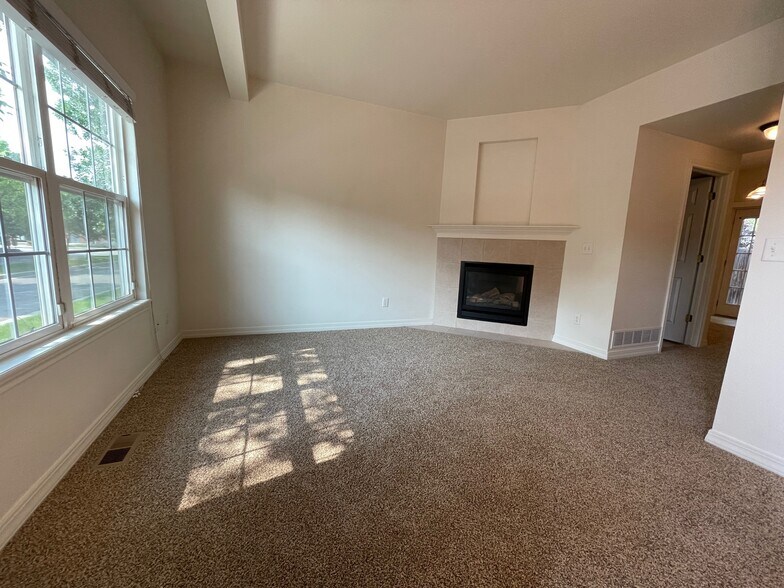 Family Room w/Gas Fireplace - 1212 S Emery St