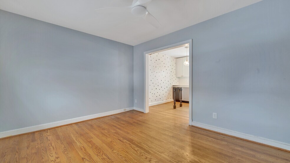 Building Photo - 840 21st St NE