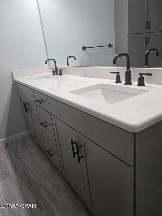 Building Photo - 8676 Weekend Dr