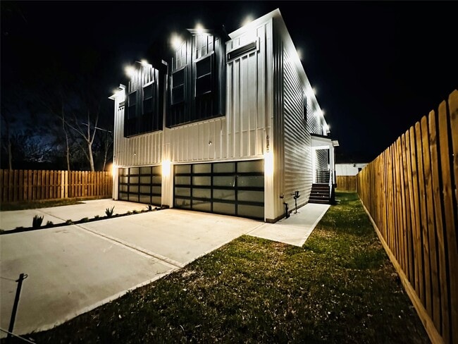 Building Photo - 610 E 41st St