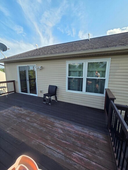 Building Photo - 575 Rosebud Cir